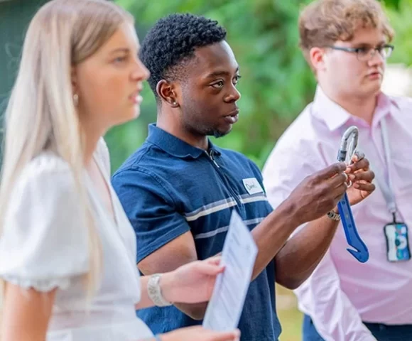 leadership-graduate-tile